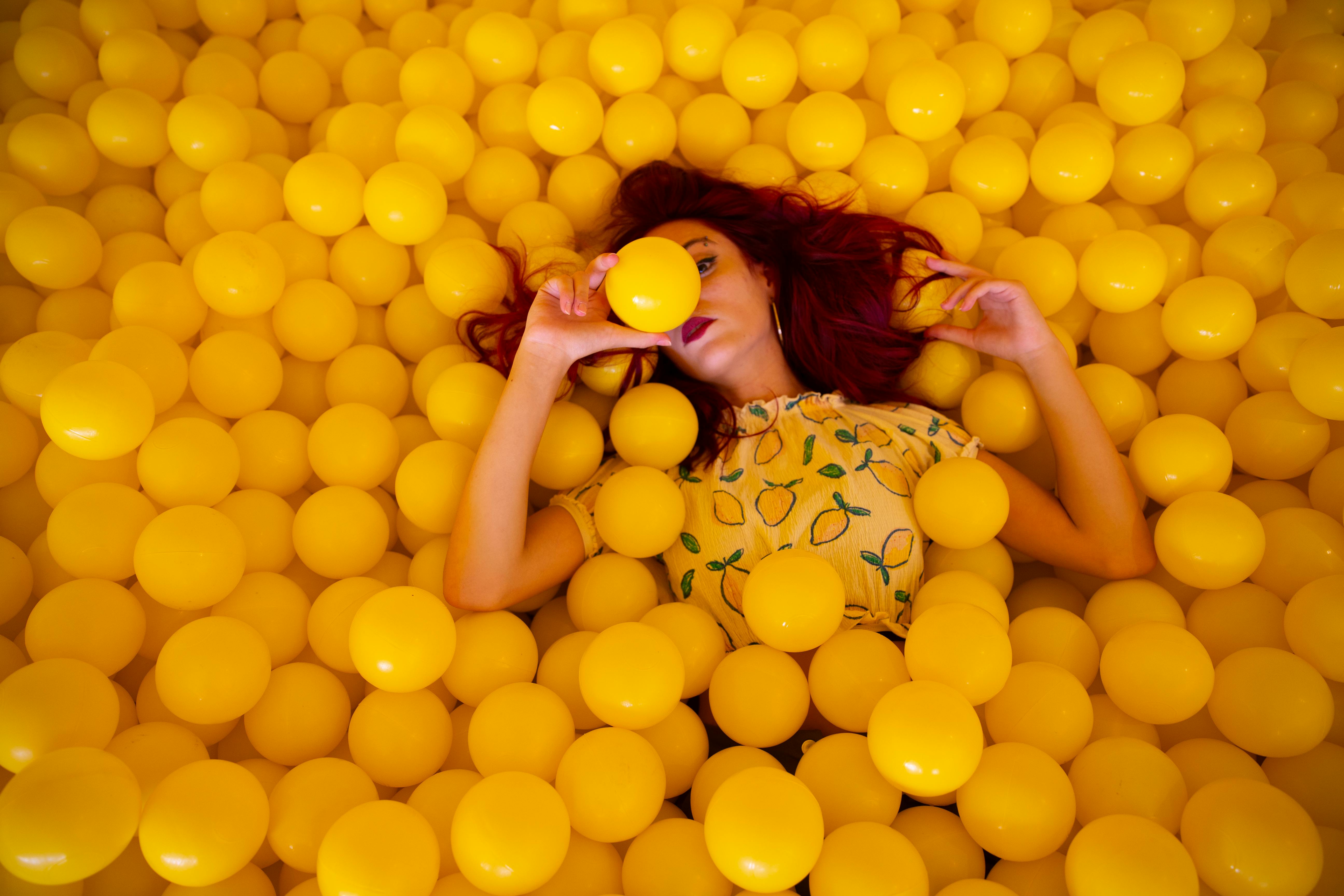 八戒影院最新推荐缩略图-人物与黎明氛围图